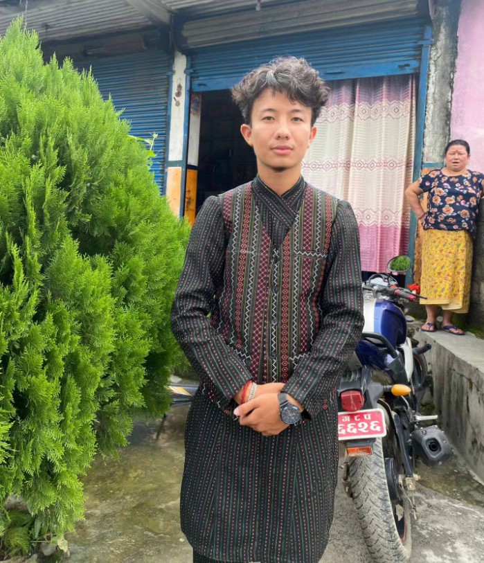 Trang phục Daura Suruwal